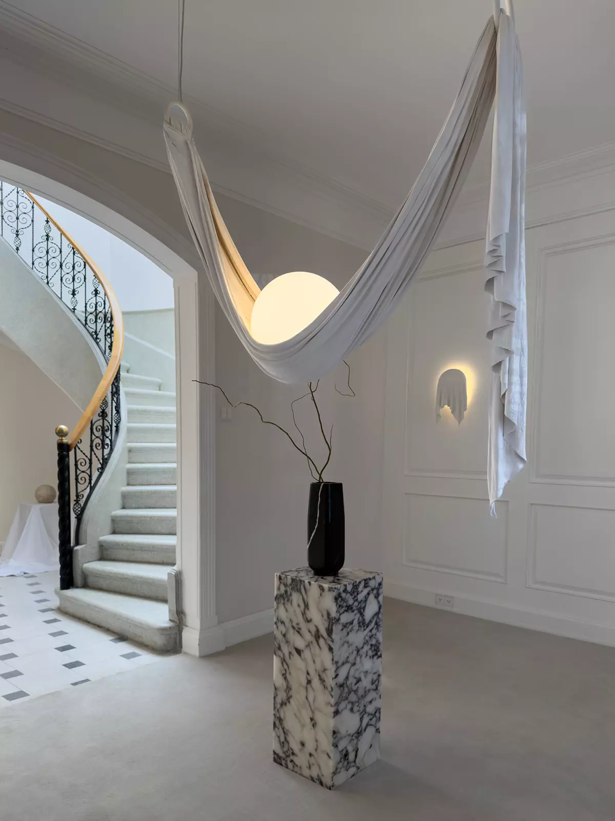 Showroom de Diez Company con piezas de Lee Broom 