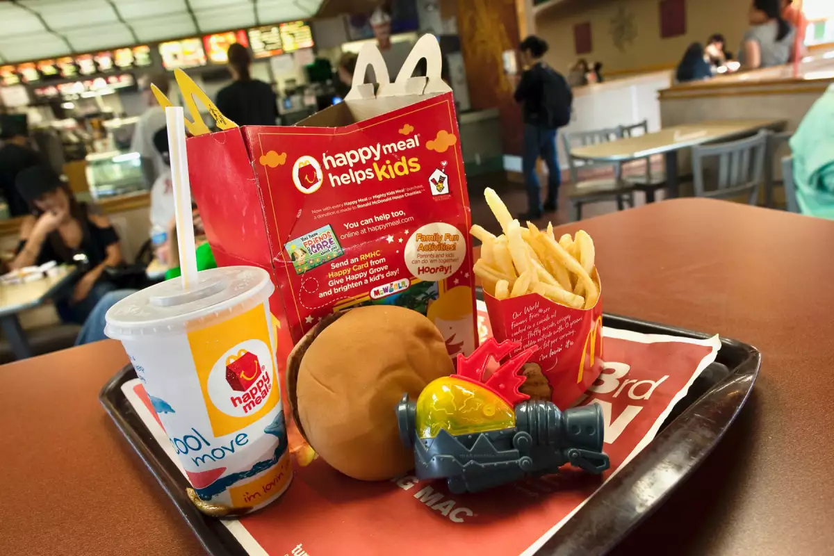 El secreto de la Cajita Feliz de McDonald's para reinventarse y seguir en tendencia