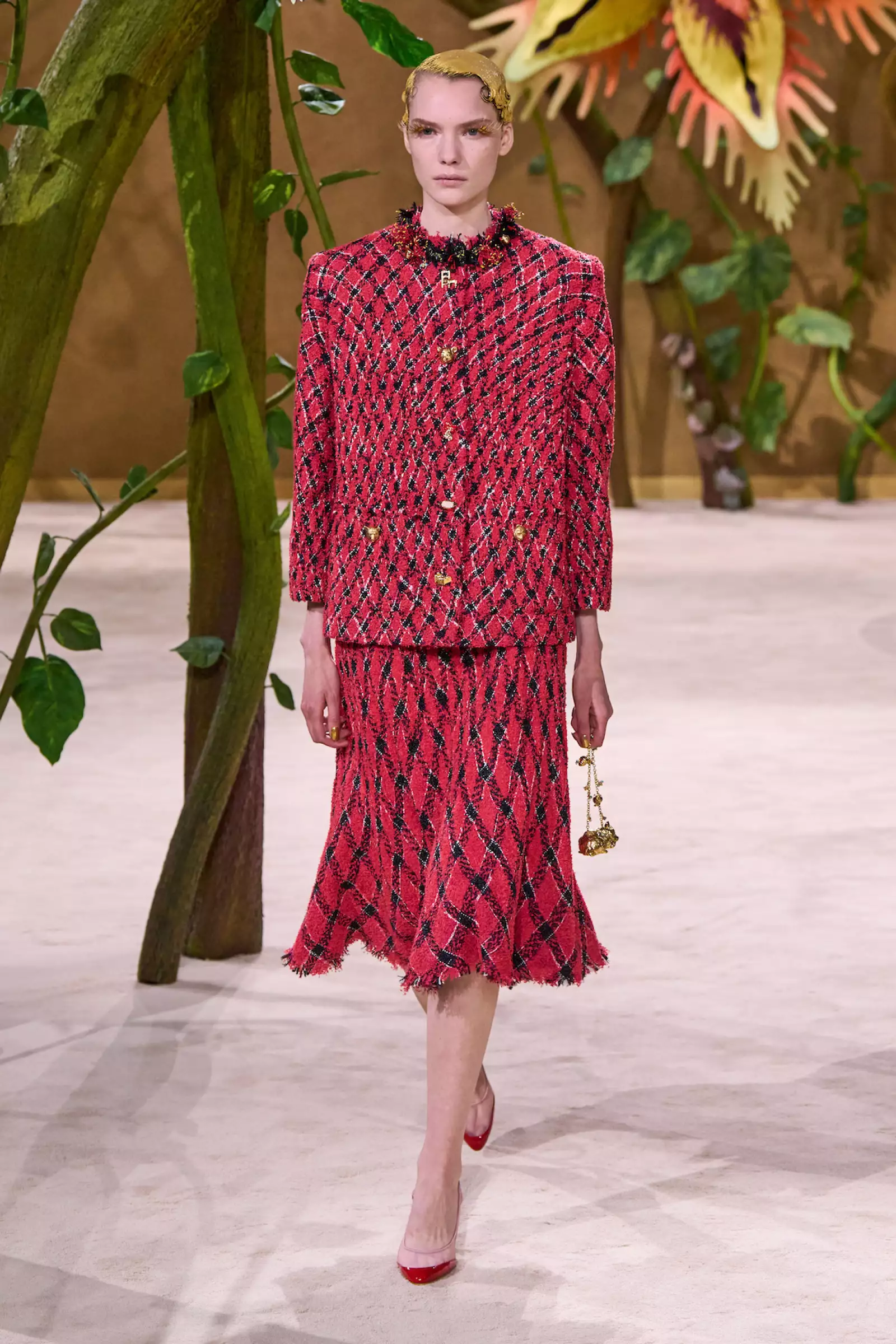 Chanel HC F26 019.jpg