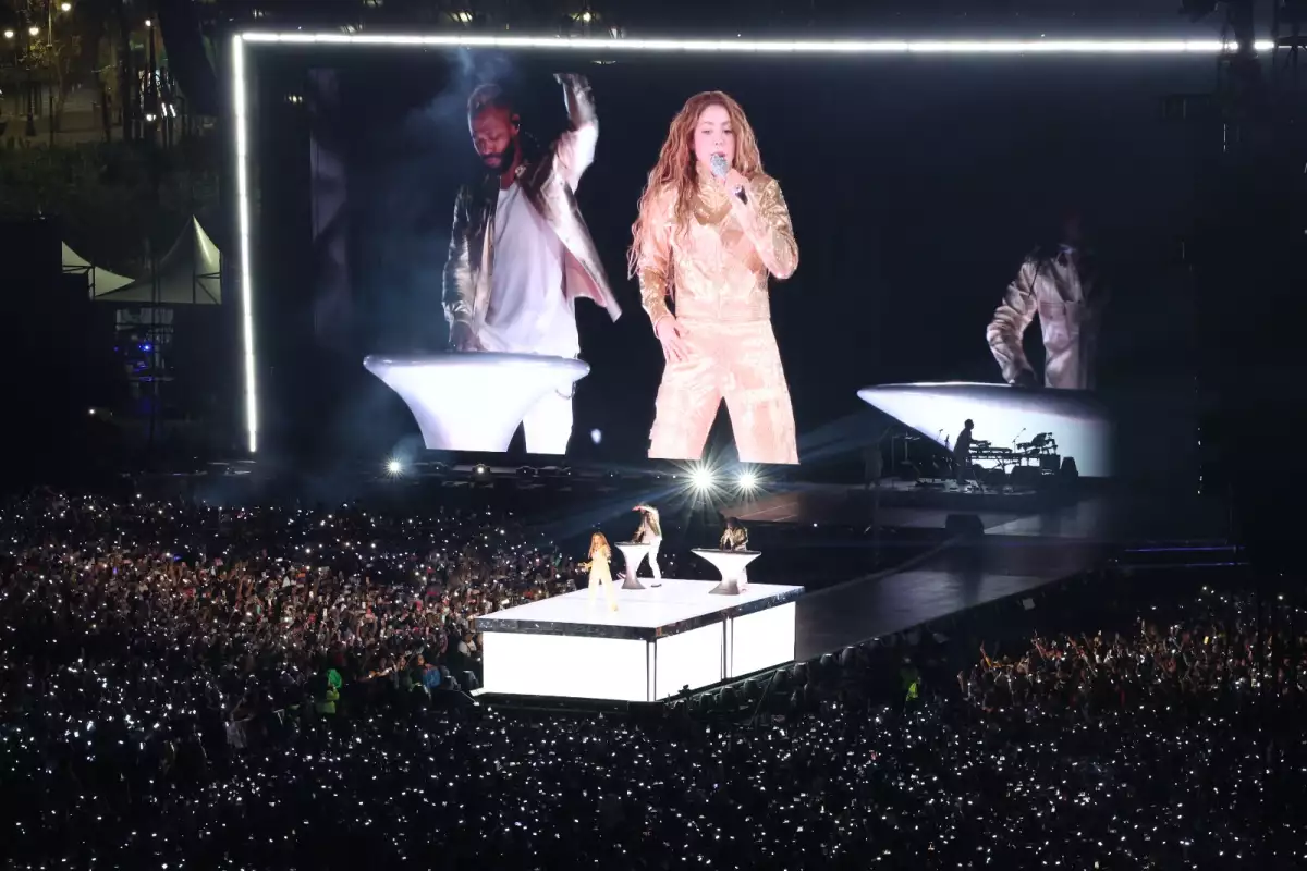 shakira zocalo 1.jpeg