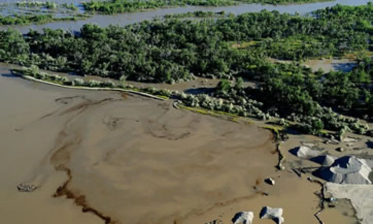 La ruptura ocurrida cerca de Billings, en el centro-sur de Montana, obligó a los municipios y distritos de riego a cerrar las tomas de agua. (Foto: AP)