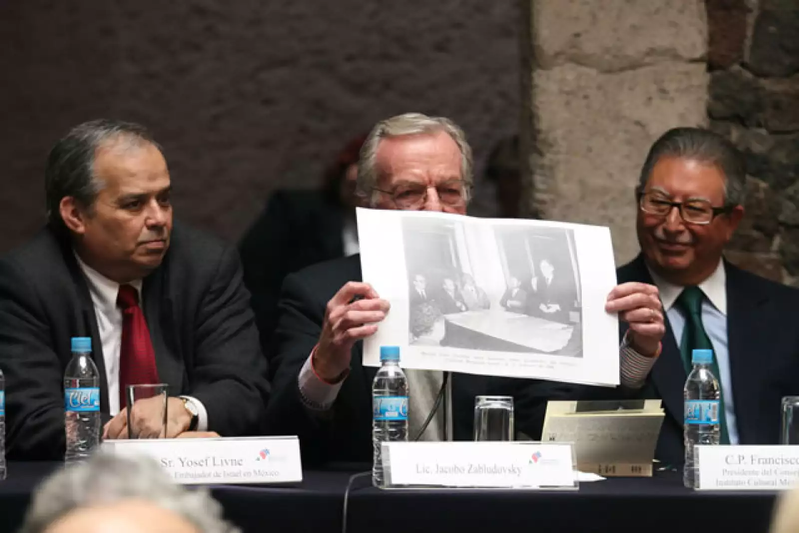 Homenaje a Jacobo Zabludovsky y Leon Davidoff.