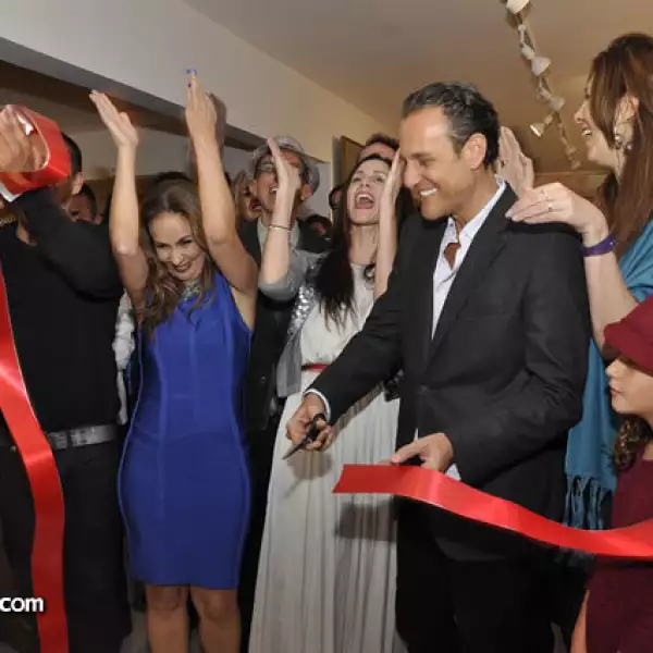 El acto inaugural con Paulina Moran,Karen Otero,Roy y Sally Azar