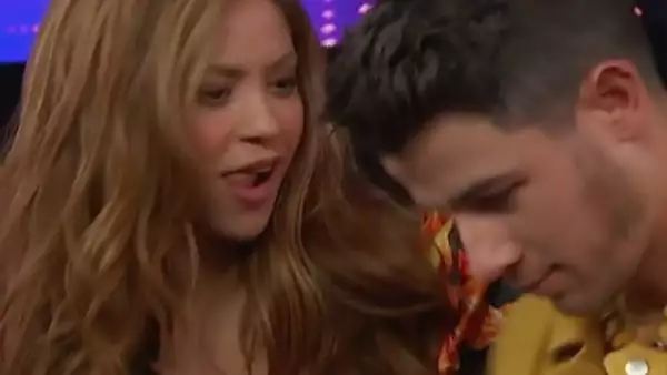 Shakira queda sorprendida con los pasos de salsa de Nick Jonas