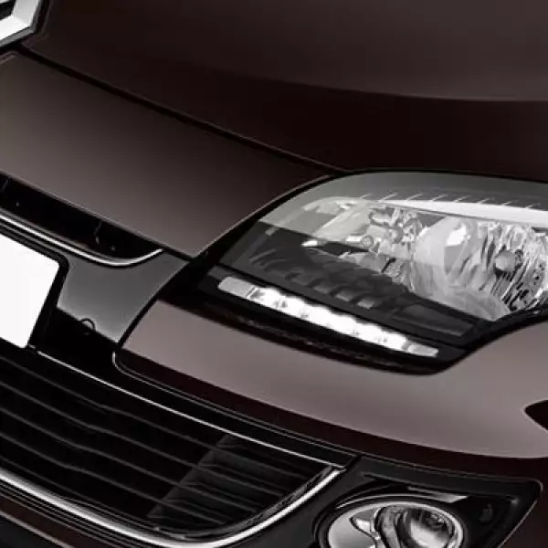 Tiene un motor de 1.2 litros, con un consumo promedio de 5.3 litros de gasolina por cada 100 kilómetros recorridos.