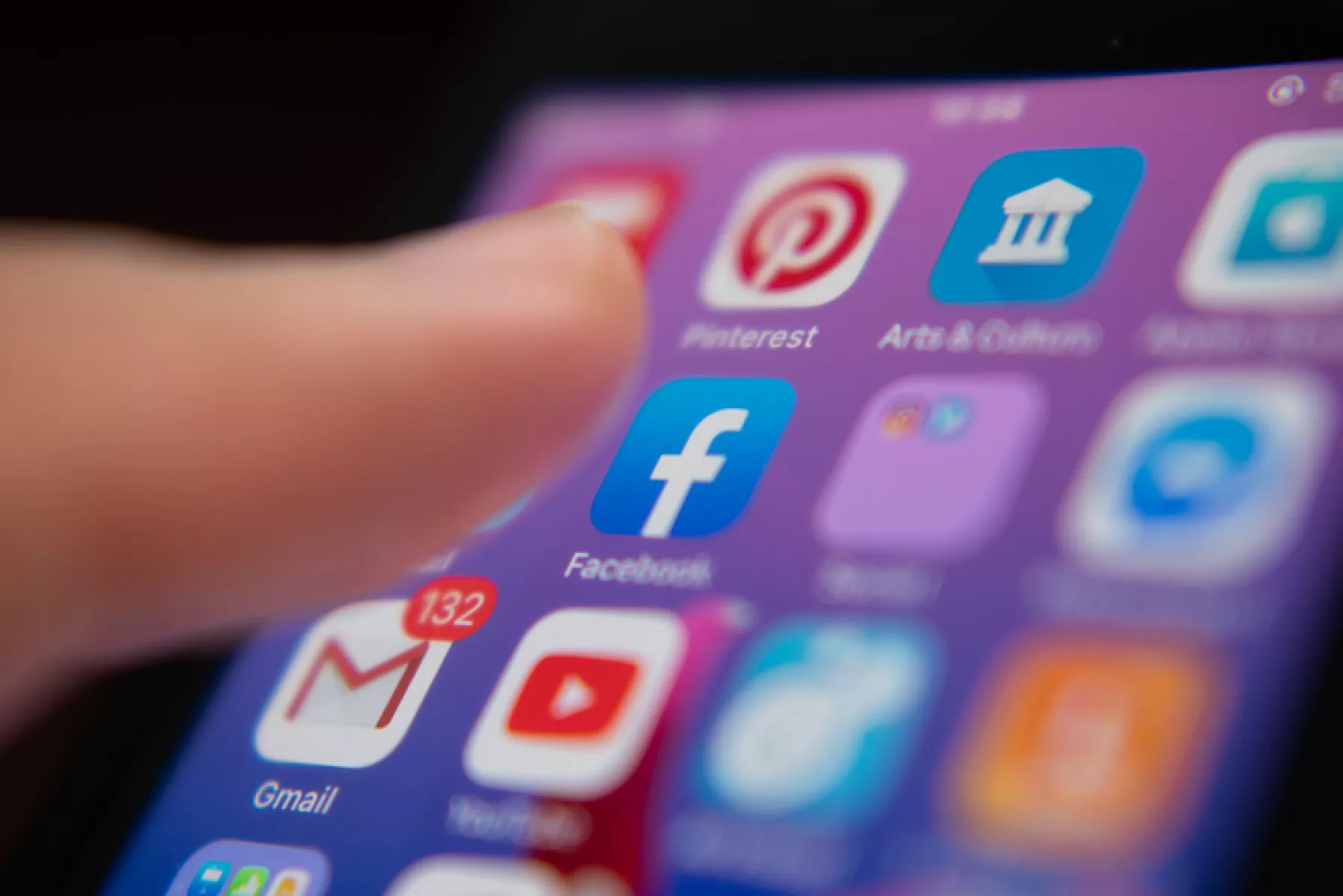 Facebook eliminó cuentas