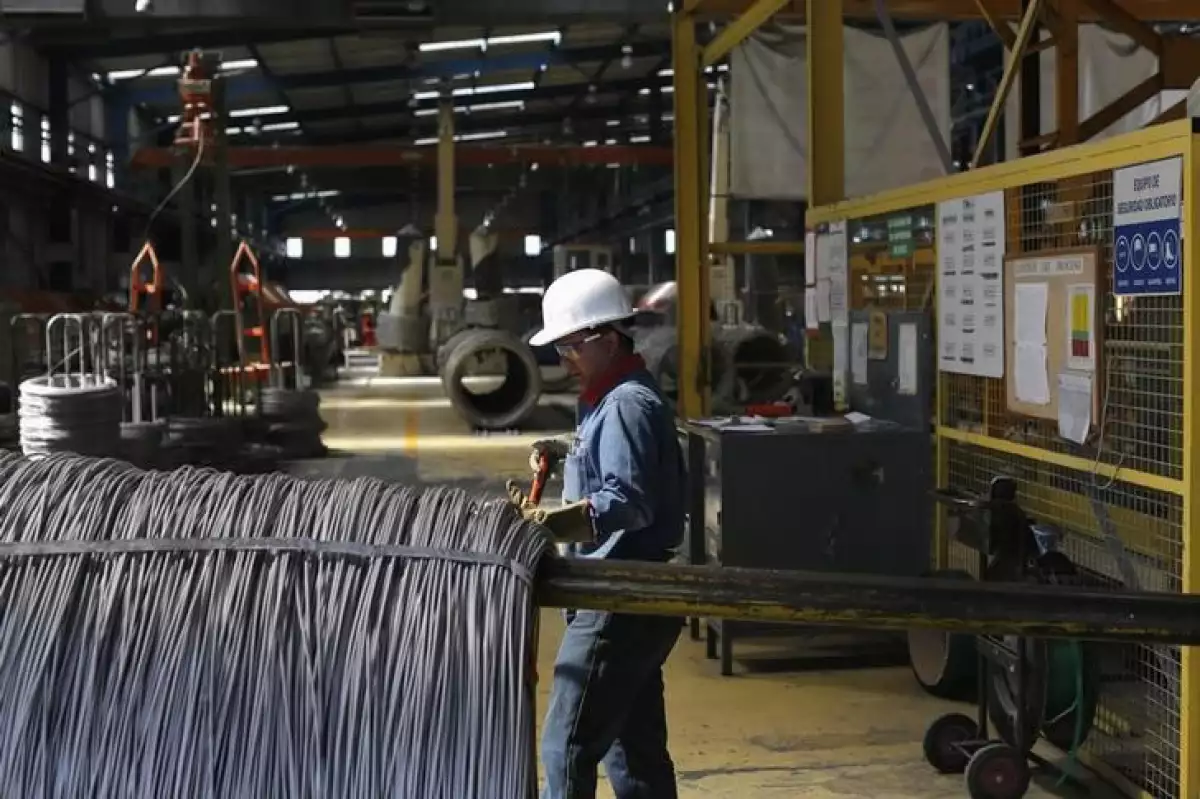 El gasto en maquinaria y equipo registra caída de 0.6% en enero, su primer baja desde el mismo mes de 2014.