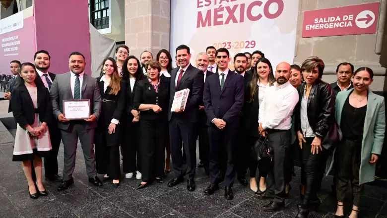 La Gobernadora entregó reconocimientos a quienes colaboraron en el análisis de las propuestas para integrar el Plan.