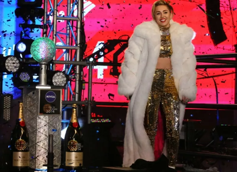 La cantante se presentó anoche como parte del “New Year's Eve” en el corazón de Nueva York.