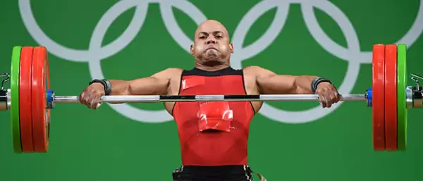 El atleta mexicano aseguró usó un uniforme parchado en Río porque no le dieron uno de su talla.