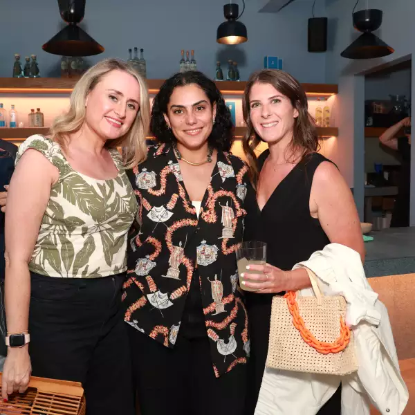 Kelly Dobkin , Emily Miller y Tessa Naso 