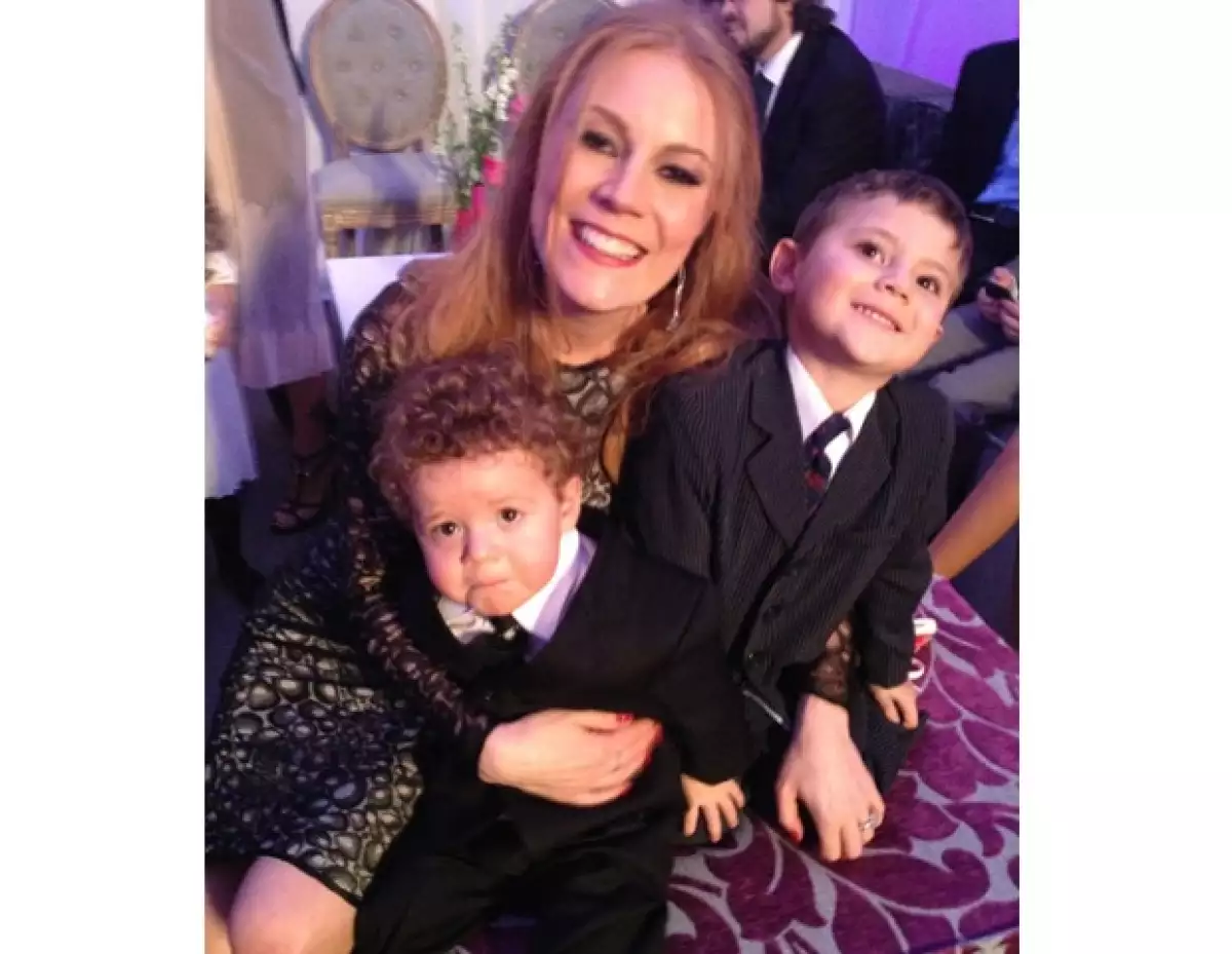 Conoció el amor incondicional cuando vio por primera vez los ojos de Liam (4 años) y Julian (1 año 9 meses), ambos son su mayor motivo para ser feliz.