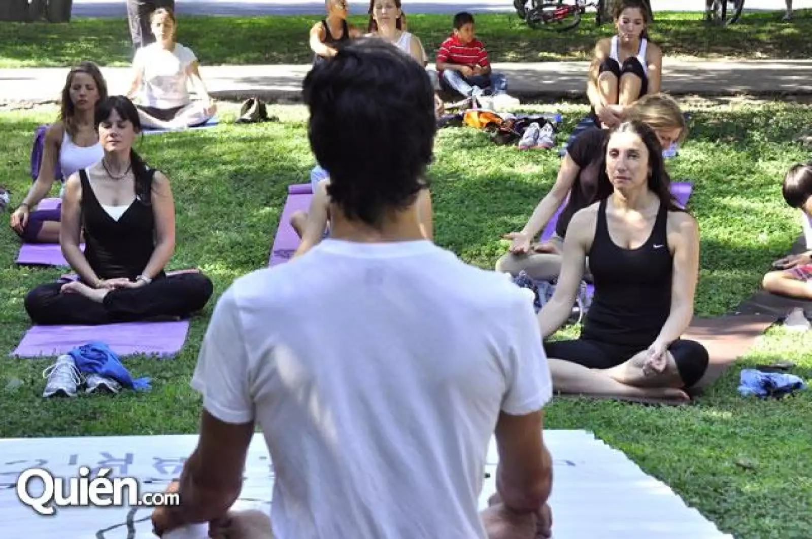 Yoga en Calzada por Yogi Cameron