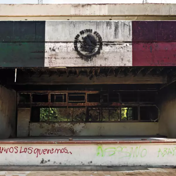 El 22 de octubre, un grupo de personas incendió el Palacio Municipal de Iguala. Estas imágenes formaron parte del reportaje El Otro Mexican Moment, publicado en Expansión el 19 de diciembre de 2014.