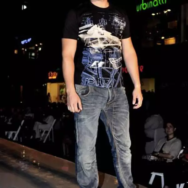 Desfile en la Plaza 401