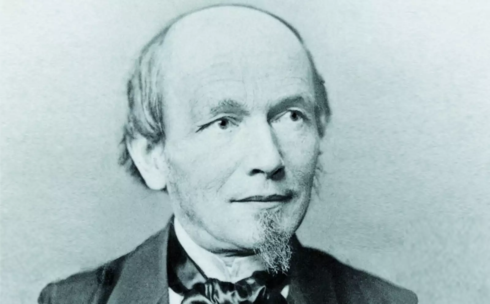 En 1845 fundó la casa relojera Lange & Söhne en el poblado de Glashütte, Alemania. También inventó la platina de tres cuartos, para aumentar la estabilidad y resistencia de los mecanismos de relojería.