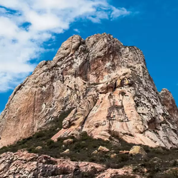 3.	La Peña de Bernal  se localiza en el municipio de Ezequiel Montes, cerca de la ciudad de Querétaro. Es el tercer monolito más grande del mundo.