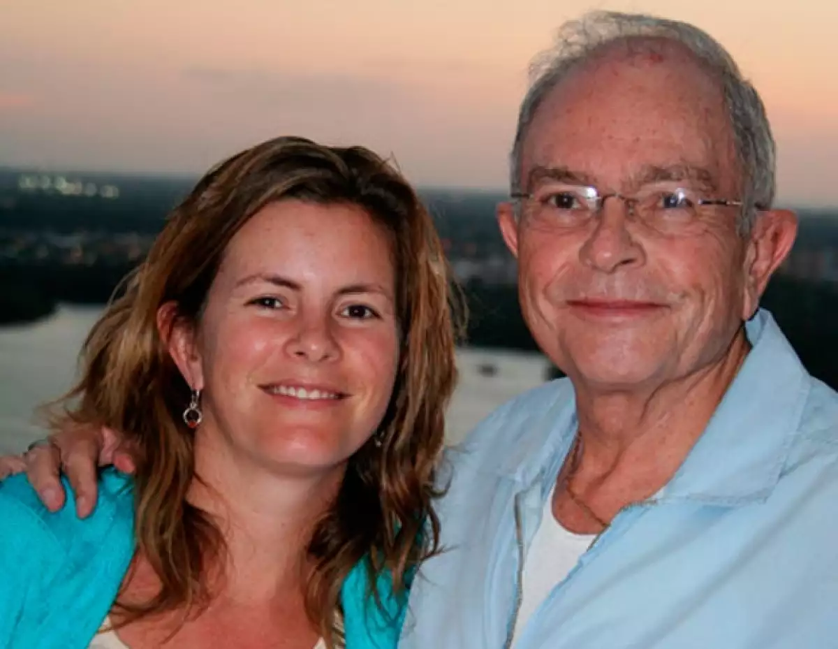 Karina Velasco aprendió de su padre el amor y la pasión por una de las profesiones más nobles, la de entretener e informar al público.