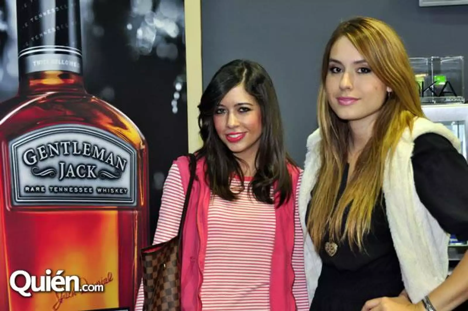Venta nocturna en 8 Store by Jack Daniels