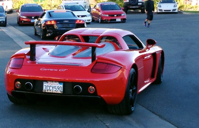 A diez días del accidente, se dieron a conocer una serie de imágenes en las que se observa al actor californiano y a su amigo Roger Rodas abordo del Porsche Carrera GT en el que perdieron la vida.
