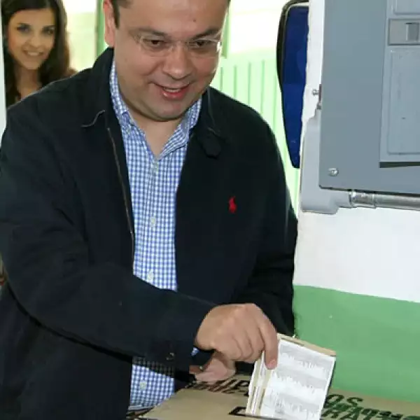 Germán Martínez Cázares, dirigente del PAN, emitió su voto en la casilla 3500, en la colonia Las Águilas, al sur de la ciudad de México.