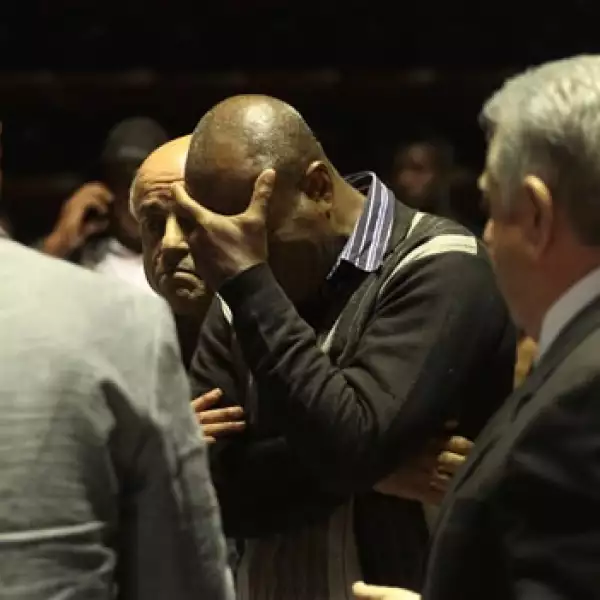 el padre de benitez, erman benitez, llora por su hijo