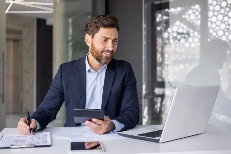 Las carreras del futuro: ya no solo debes saber de tu profesión, también de IA y desarrollo