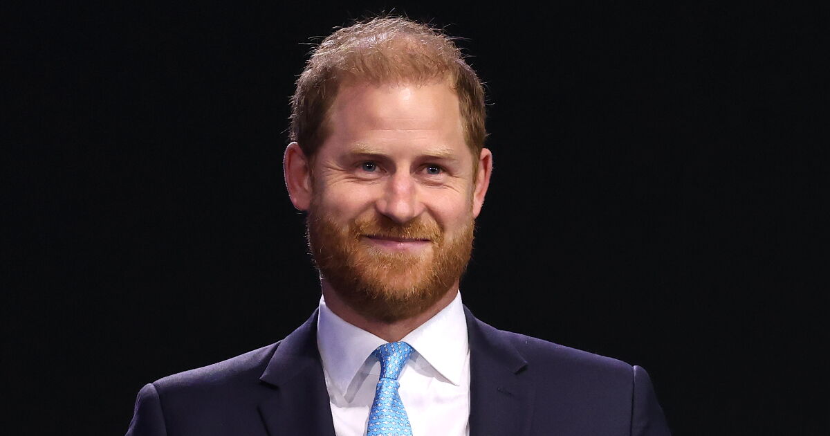 ¿Coincidencia? Falla el teleprompter del príncipe Harry al dar un discurso sobre riesgos de la Inteligencia Artificial