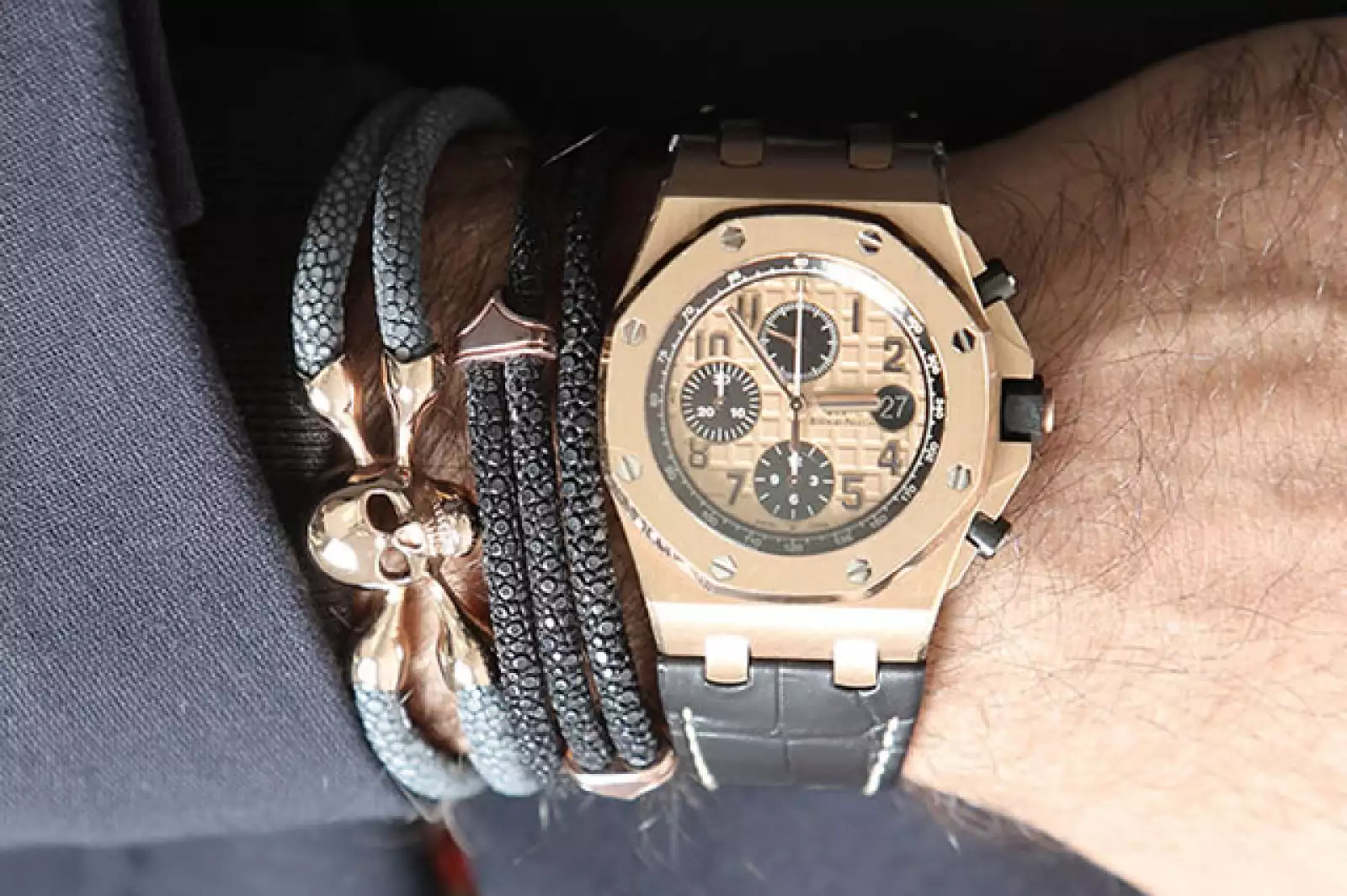 Con una de sus piezas favoritas.