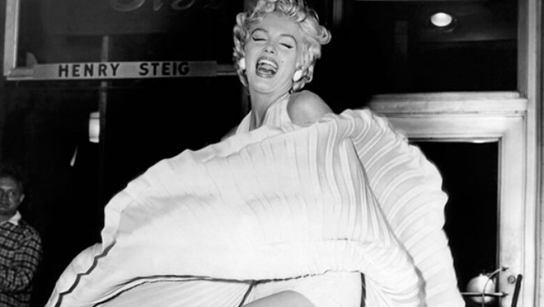 Norma Jeane Mortenson, mejor conocida como Marylin Monroe, cumple este domingo 50 años de haber fallecido. Aquí, un pequeño homenaje fotográfico a la mujer de cabellera rubia más famosa de su época.