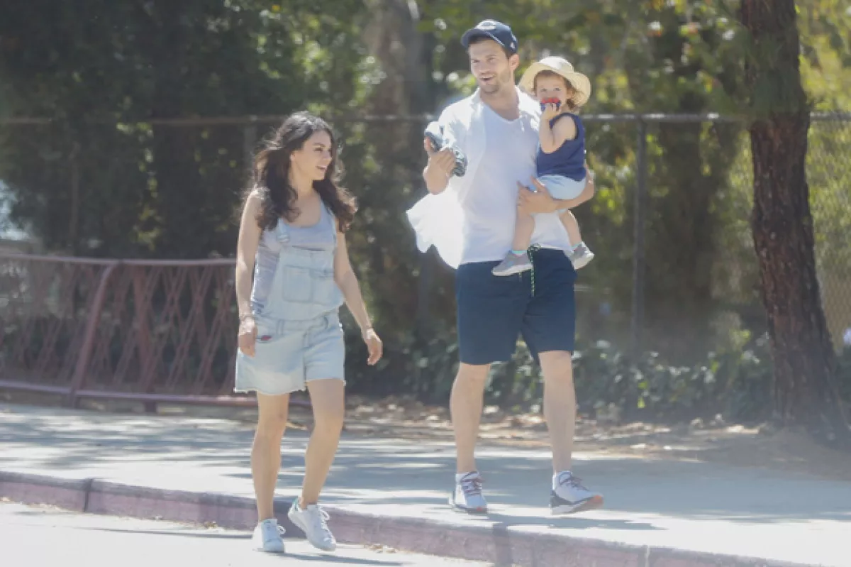 Wyatt Isabelle luce muy distinta a la última vez que fue captada por los paparazzi, demostrando que ha heredado los grandes y expresivos ojos de su mamá.
