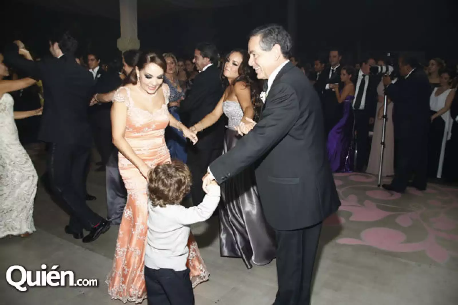 Isabel, Daniela y Daniel Goñi con Jorge Moreno