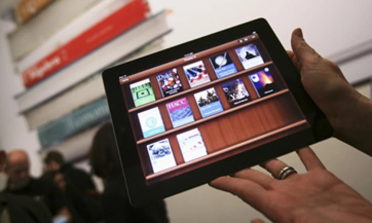 El programa iBooks tiene el potencial de modificar la ecuación de todas las publicaciones educativas. (Foto: Reuters)
