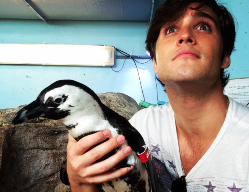 El protagonista de Scream Queens pasa un día con cocodrilos y pingüinos, además Lindsay Lohan se deja ver sin photoshop y Ludwika Paleta 25 años atrás. Esto y más, hoy en ¿Quién posteó qué?