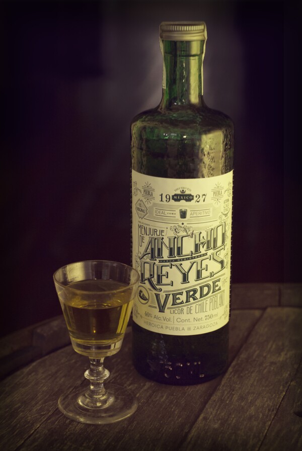 Este licor de chile poblano presenta notas frescas y herbales