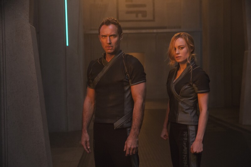 Jude Law y Brie Larson