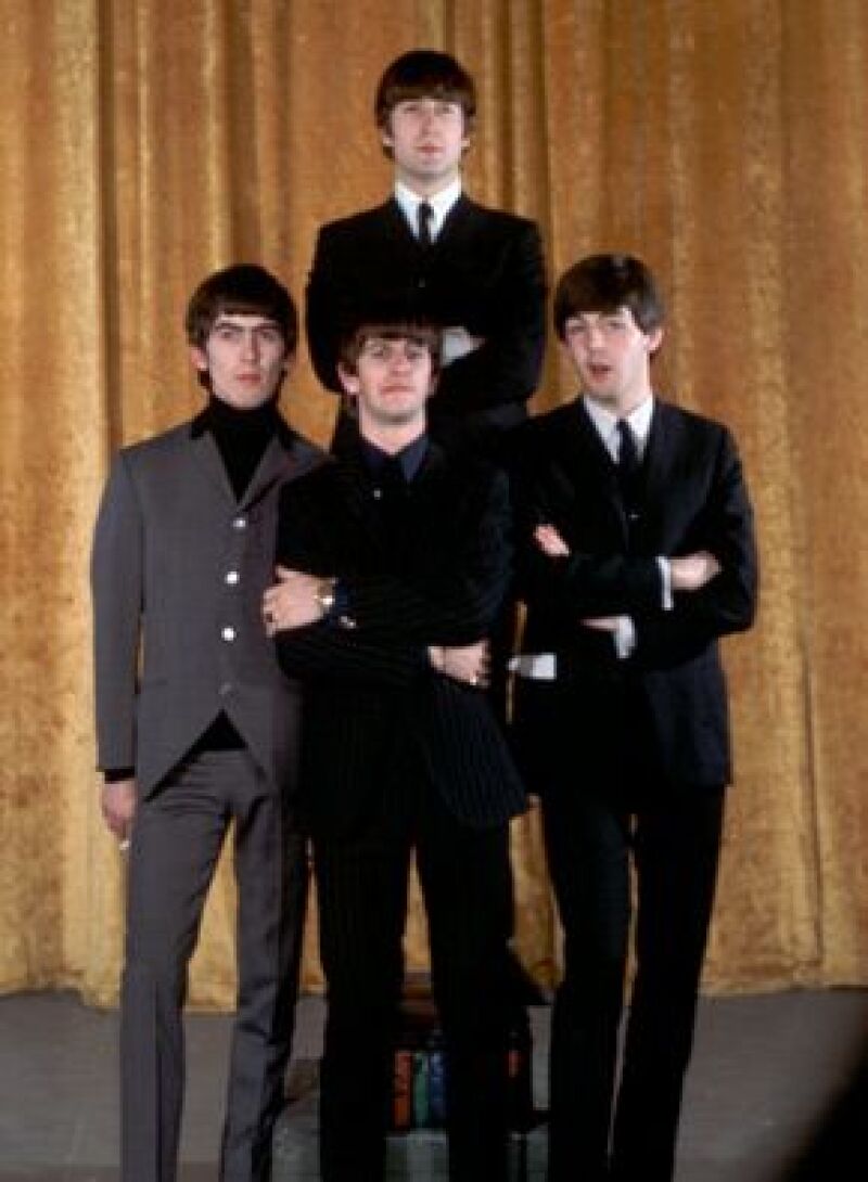 El curso, titulado "The Beatles, Popular Music and Society" ("The Beatles, Música Popular y Sociedad"), consiste en cuatro módulos de 12 semanas que incluyen clases y una disertación.