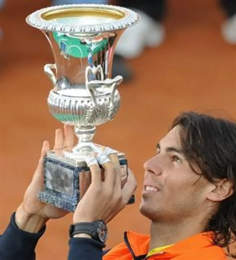 El tenista español consiguió ganar este fin de semana su cuarto título del Masters Series de Roma. Con esto suma 15 victorias, superando a Federer y quedando a dos del récord de Agassi.