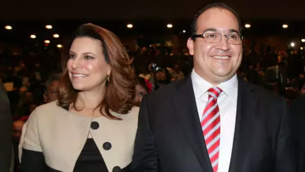MÉXICO, D.F. 16ENERO2013.- Fue presentado a los medios el programa de la Décimo cuarta edición de "Cumbre Tajín", que en este año tendrá la temática  "El Renacimiento del Ser".  Se llevará a cabo del 21 al 25 de Marzo del presente con aproximadamente 5 mil actividades en tres sedes: Parque Takilhsukut, Zona Arqueológica El Tajín y la Ciudad de Papantla. El evento estuvo encabezado por el gobernador de Veracruz, de Ochoa, y su esposa, Karime Macías de Duarte, asi como del titular de CONACULTA, Rafaél Tovar y De Teresa.
 FOTO: JUAN PABLO ZAMORA /CUARTOSCURO.COM