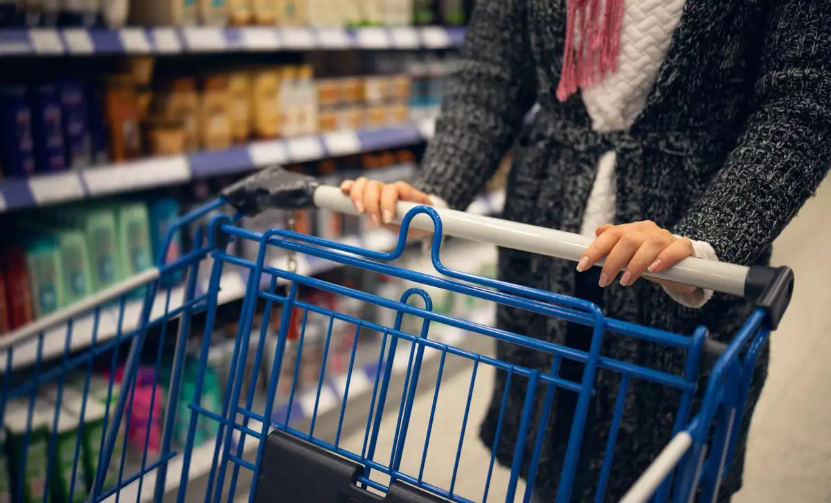 Los carritos de super se 'hacen pequeños': así cambian las compras por la inflación