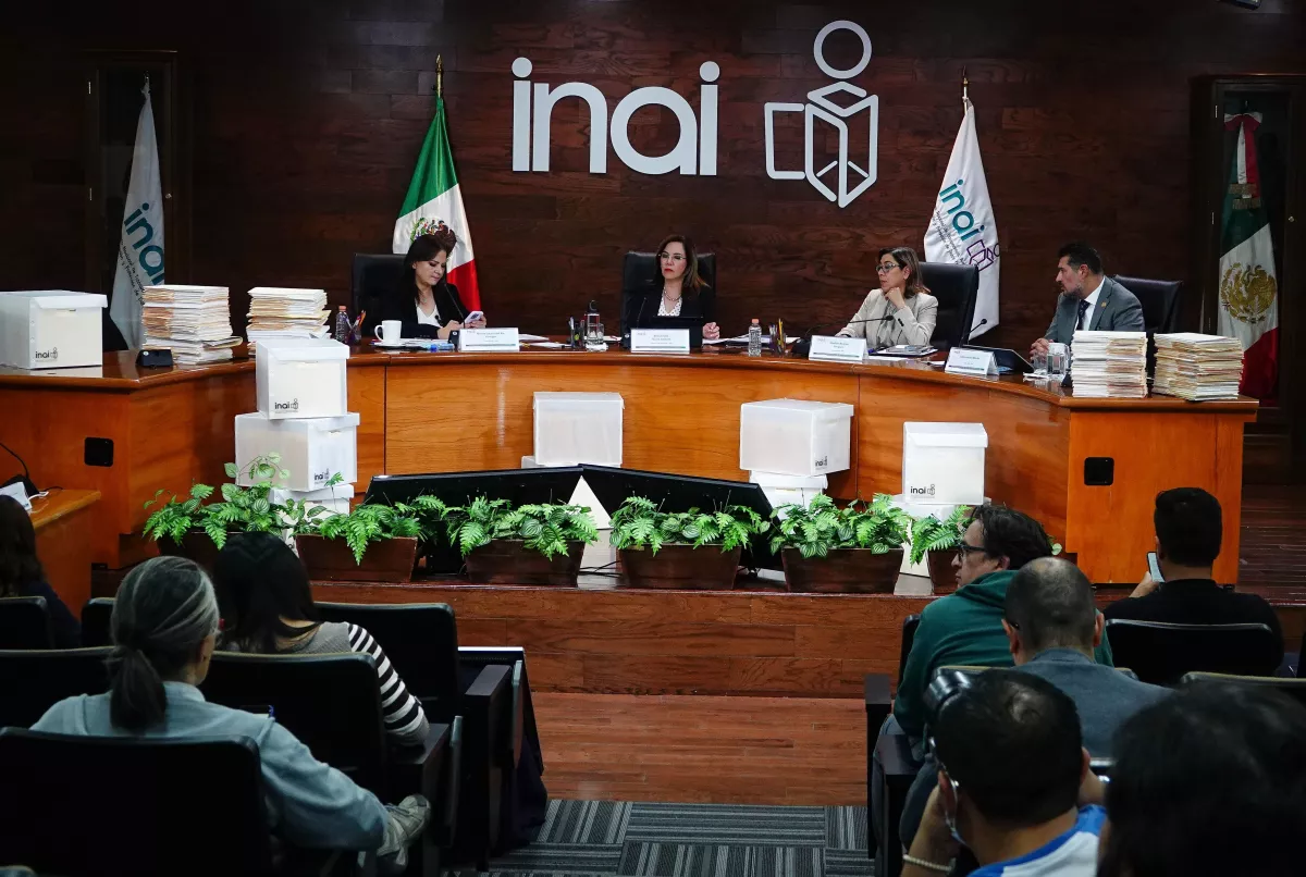 Norma Julieta del Río, Blanca Ibarra, Josefina Vergara y Adrián Alcalá, durante la conferencia a medios en el pleno del instituto.