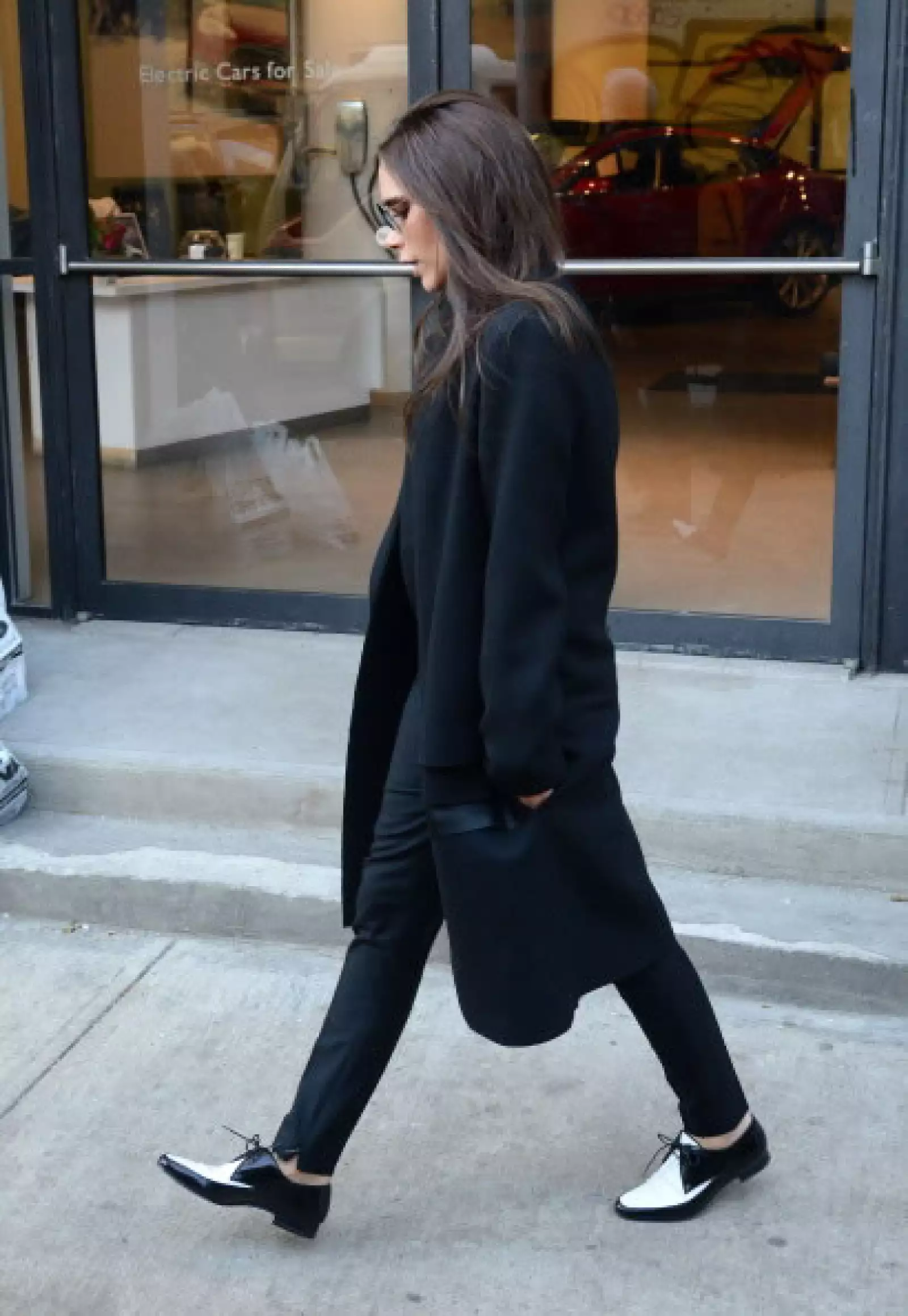 Sin embargo, ultimamente se le ha captado con zapatos o de tacón muy bajo, o tenis o flats.