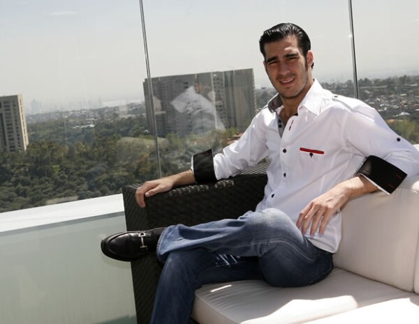 Miguel Torruco esperando a recibir su sesión de spa.