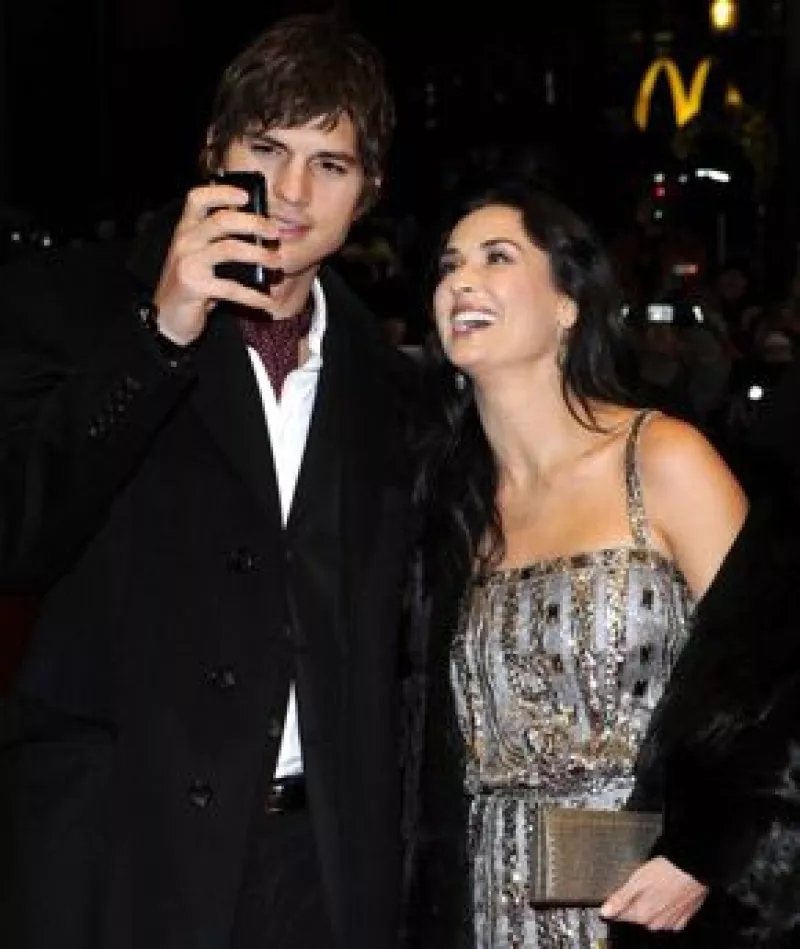 Fotos indiscretas, videos personales e información son algunas de las cosas que puedes encontrar en esta red social que conecta a las celebridades con los usuarios de internet.