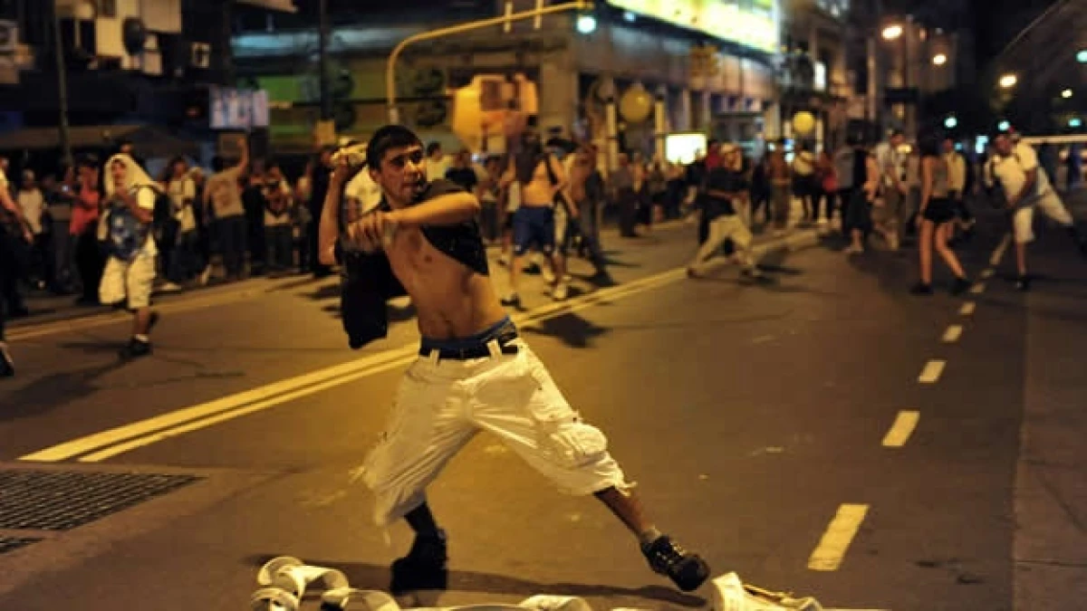 manifestantes protestan en la estacion Once