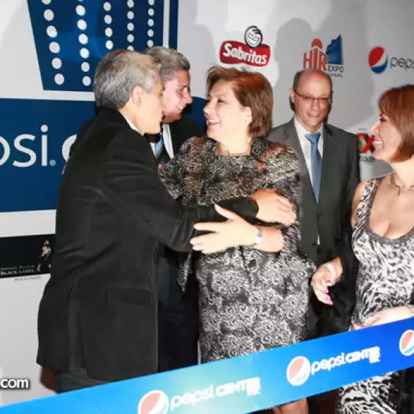 Miguel Ángel Mancera e Isabel Miranda de Wallace previo al corte de listón.
