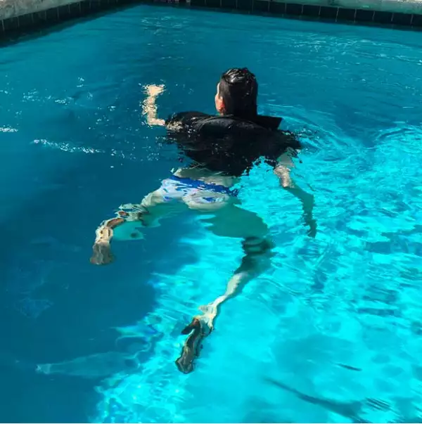 Y no conforme con tirarla al agua, Hanna también compartió esta foto.