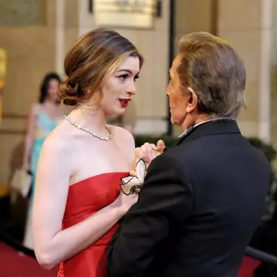 valentino garavani anne hathaway