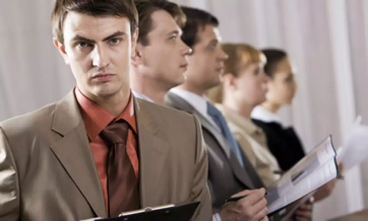 Los profesionistas que están buscando un empleo deben entender que el desempeño escolar no es suficiente para conseguirlo. (Foto: Photos to Go)