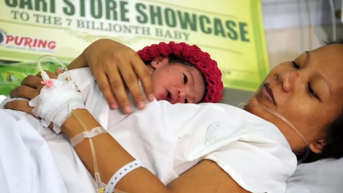 Una mujer da a luz al habitante 7,000 millones del mundo